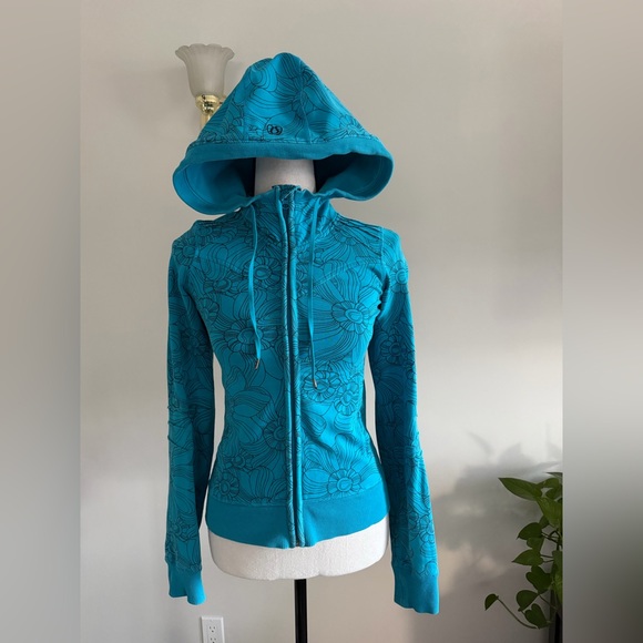 lululemon athletica Tops - lululemon athletica Blue Floral Hoodie